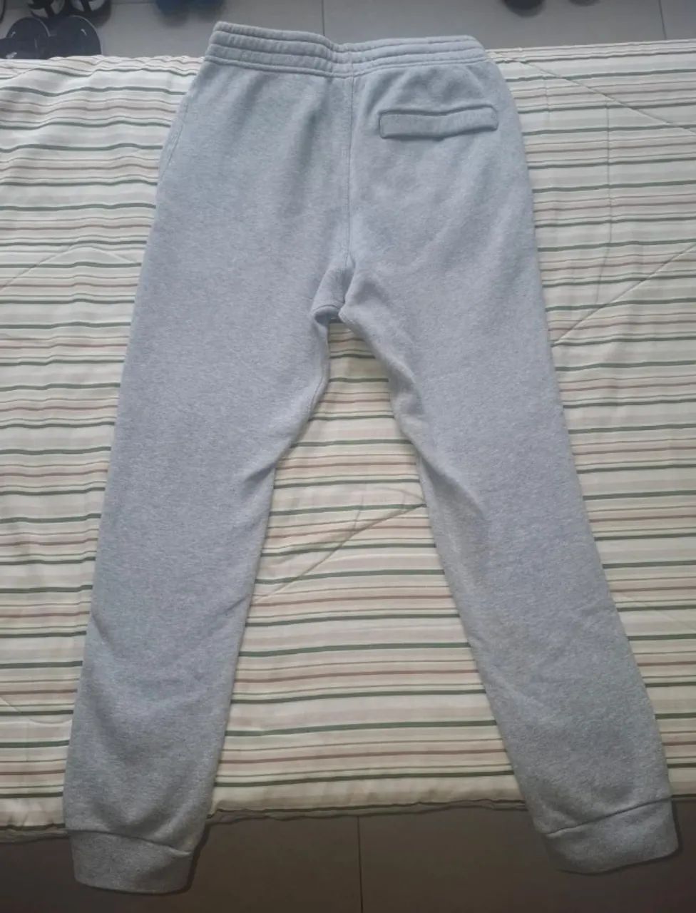 CALÇA DA NIKE MOLETOM CINZA - Foto 2