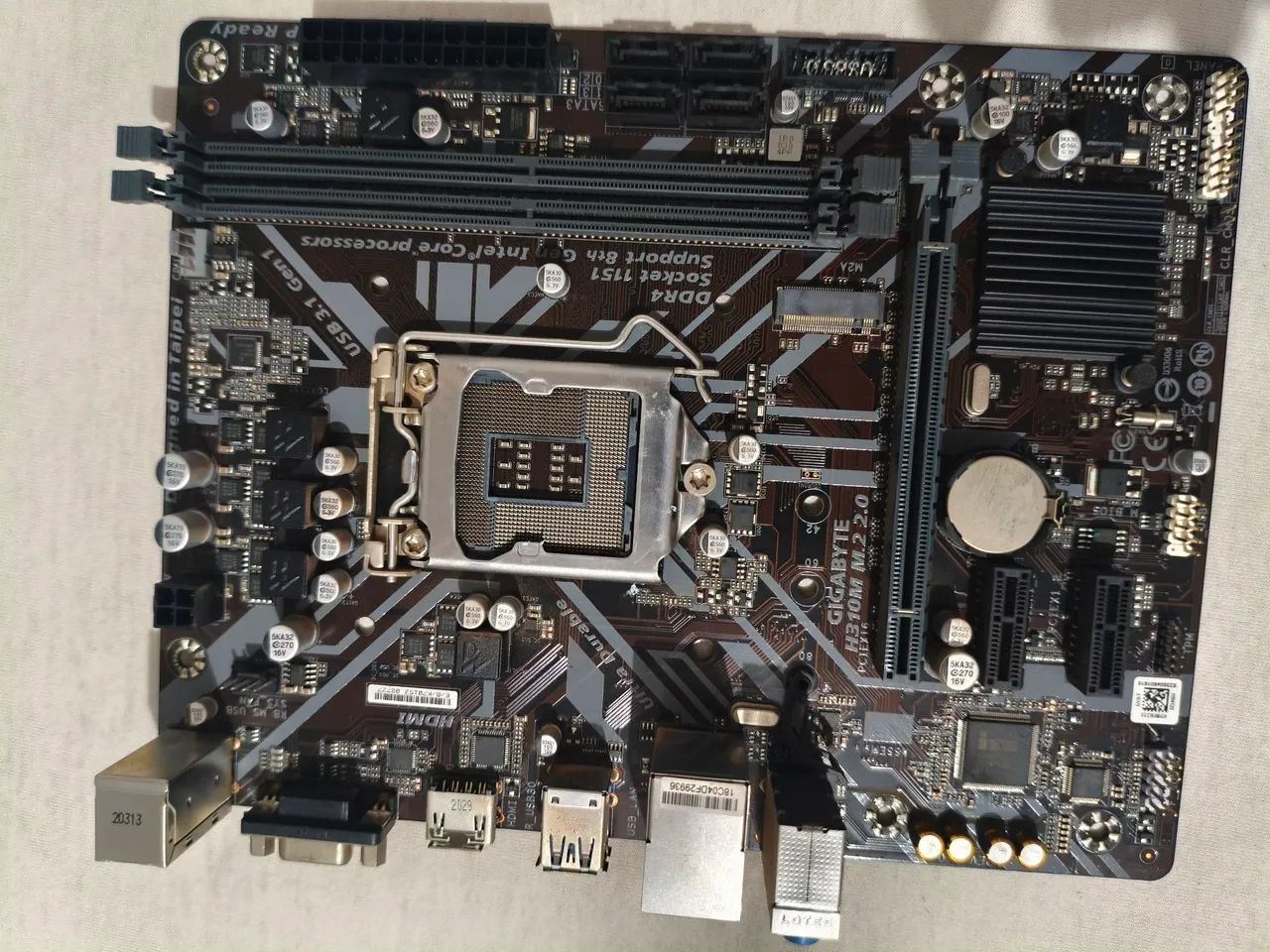 Placa mãe Gigabyte H310M M.2 2.0 + processador i5 9500T - Foto 3