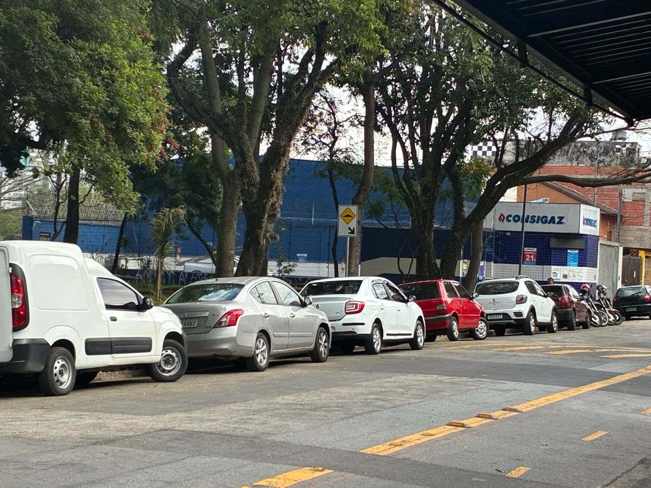 Precisa se de ajudante p loja de gás 