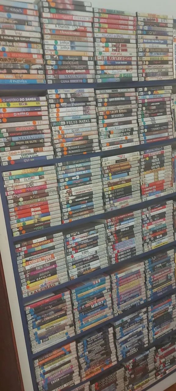 Vendo dvds, blurays e series originais.