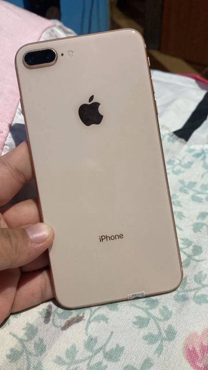 Celular iPhone 8 plus , funciona tudo , bateira 100% - Foto 2