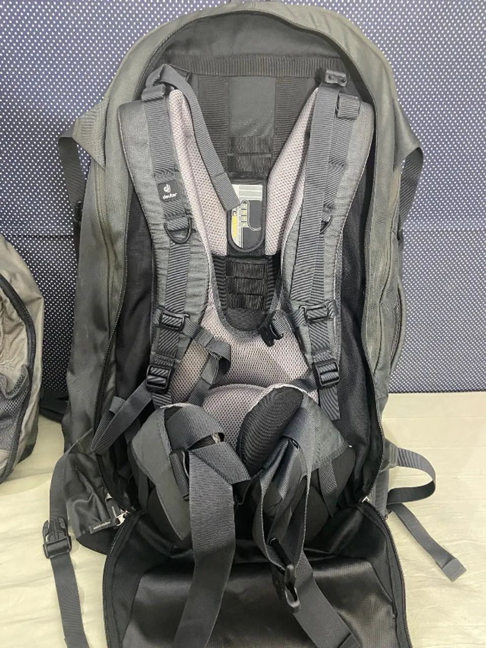 Mochila Deuter 70 + 10  - Foto 2