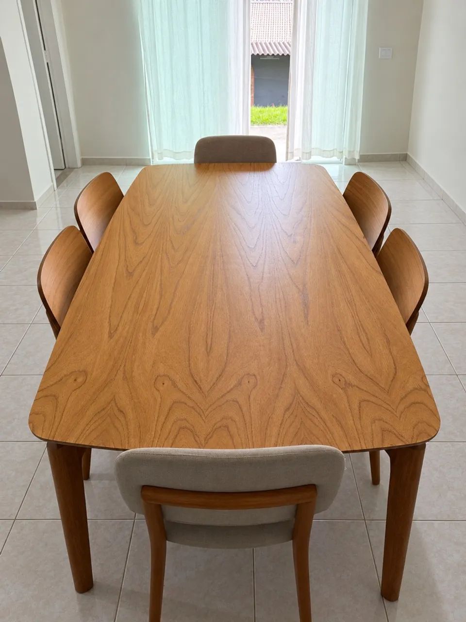 Mesa Moda Laminado (180x100x75) com 6 cadeiras tecido 