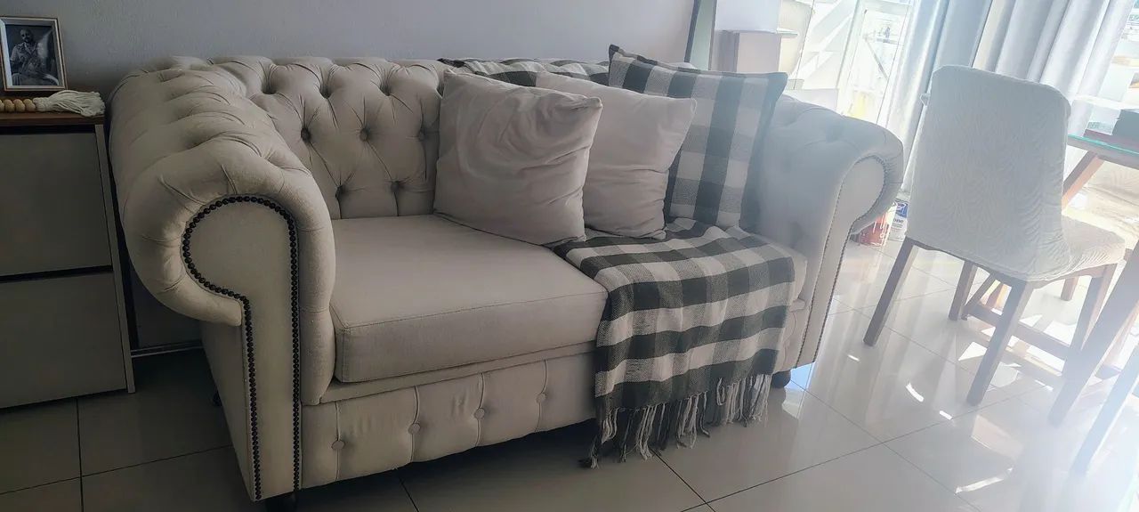 Sofá Chesterfield em Linho - 2 Lugares - Foto 2