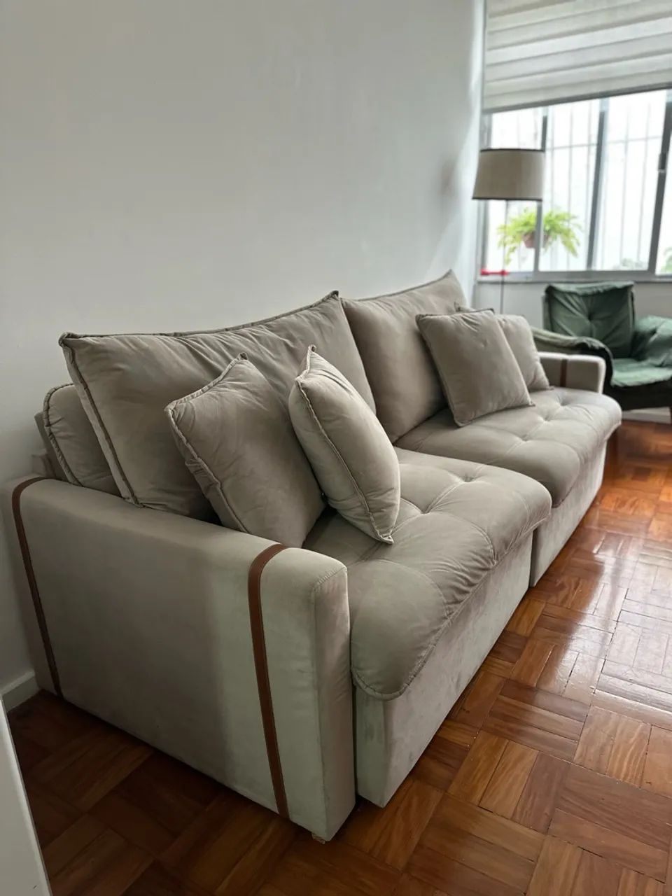 Vendo sofá retrátil ; seminovo 4 meses de uso 