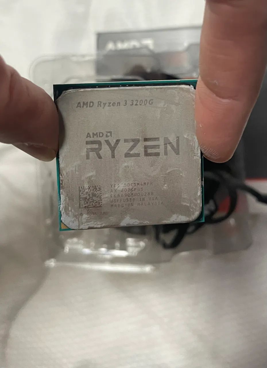 RYZEN 3 3200G; MUITO CONSERVADO, COM COOLER ORIGINAL; NUNCA FEZ OVERCLOCK