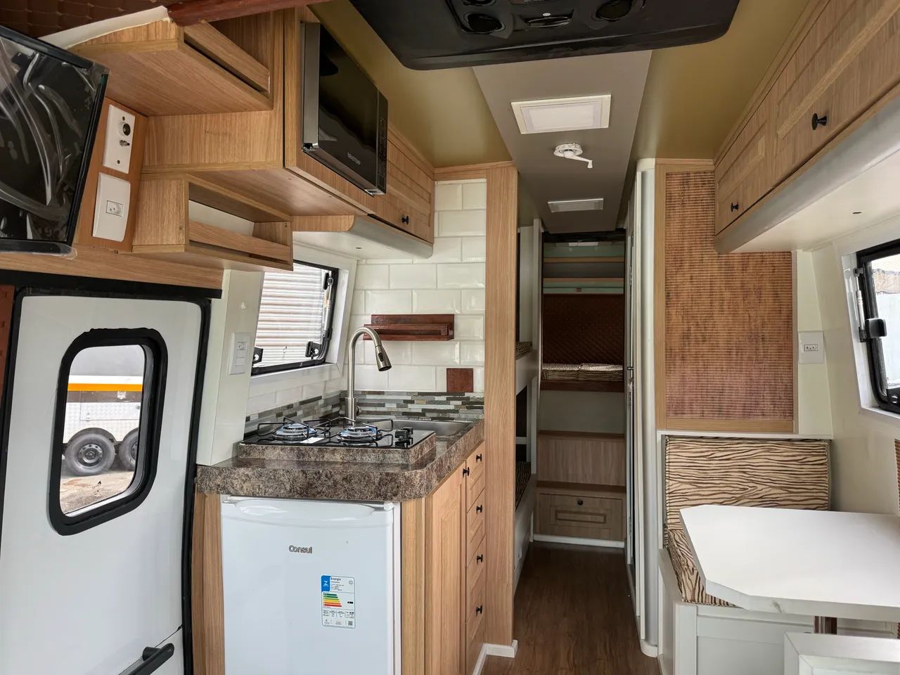 Motorhome com beliche e teto alto  - Foto 4