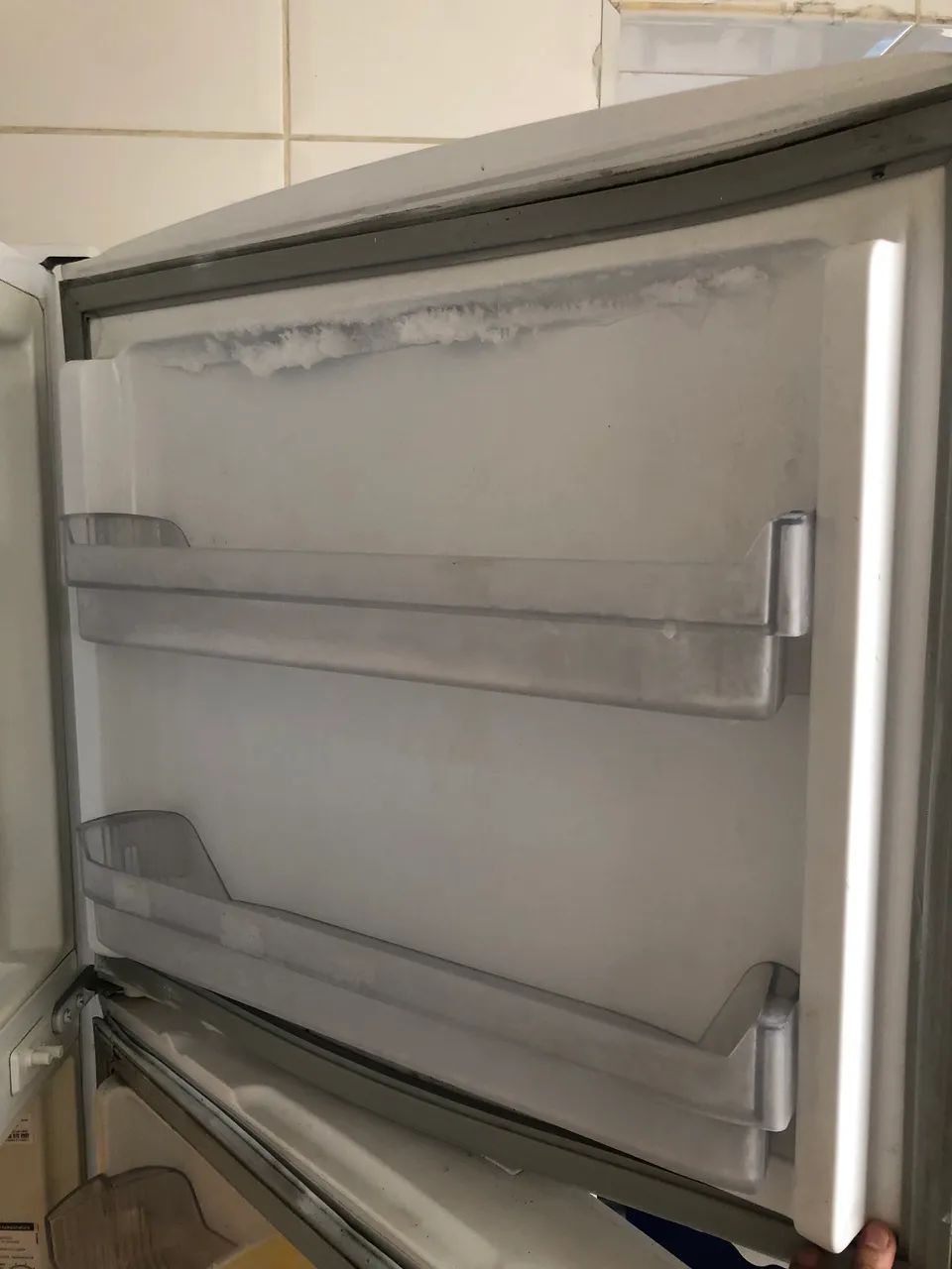 Geladeira Branca (Envelopada) - Funcionando perfeitamente - Foto 5