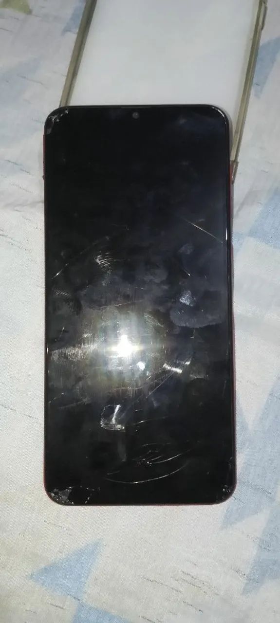 Vendo celular A20 com a tela quebrada 
