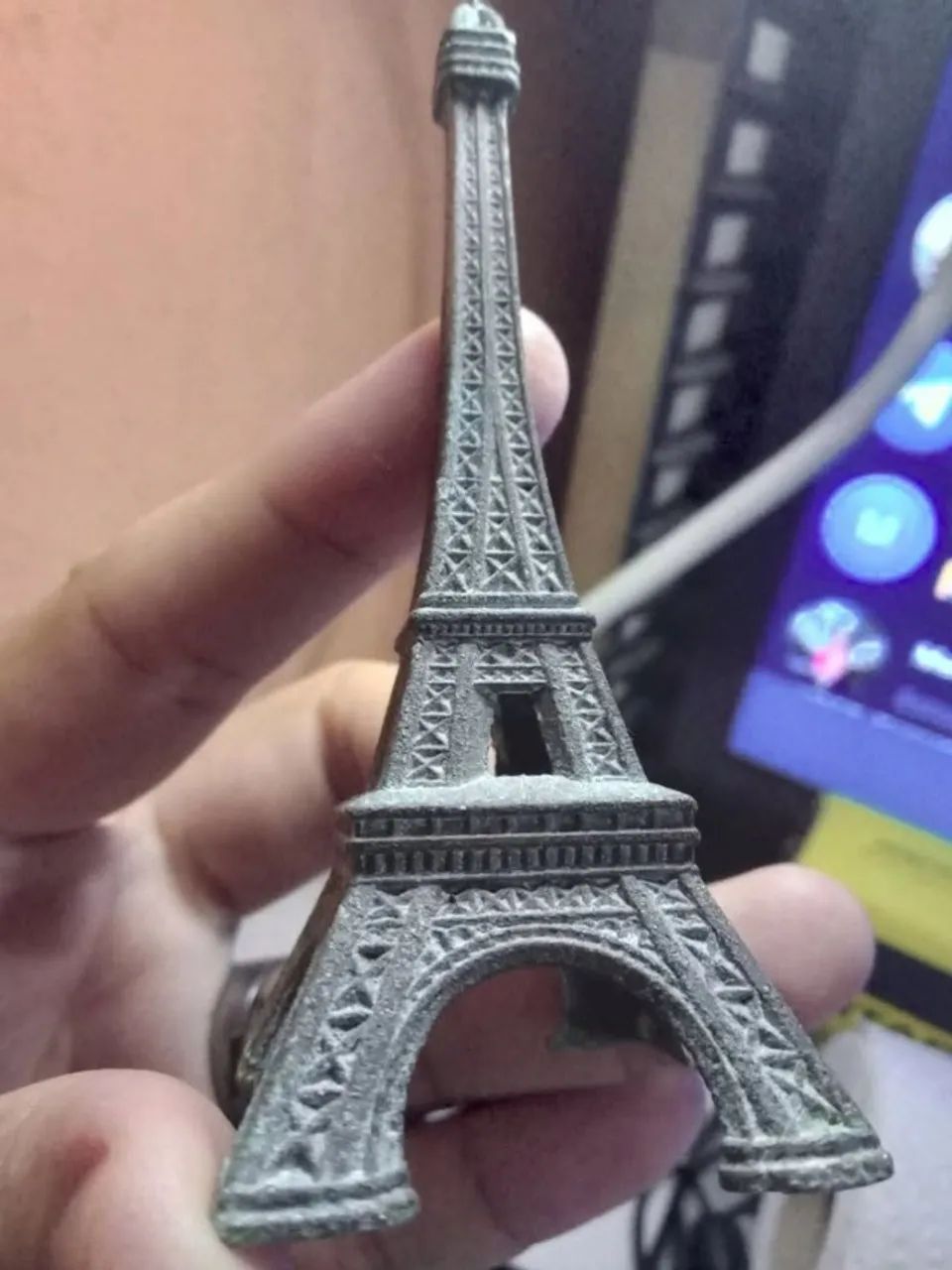 Antiga Miniatura de Metal Torre Eifel - Foto 2