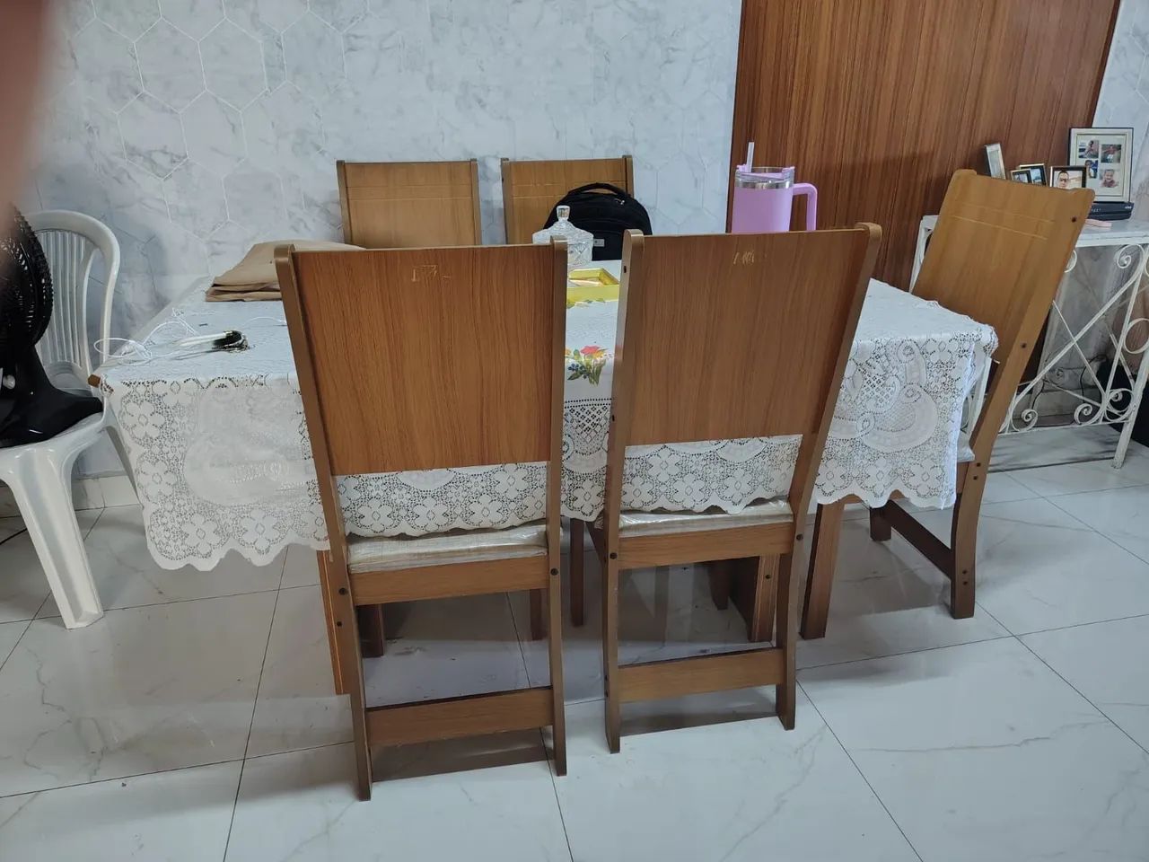Conjunto de mesa com 6 cadeiras
