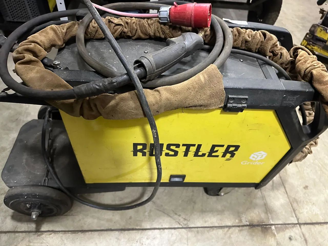 Máquina De Solda Inversora 220v 200a - Esab Rustler Em 215i - Foto 3