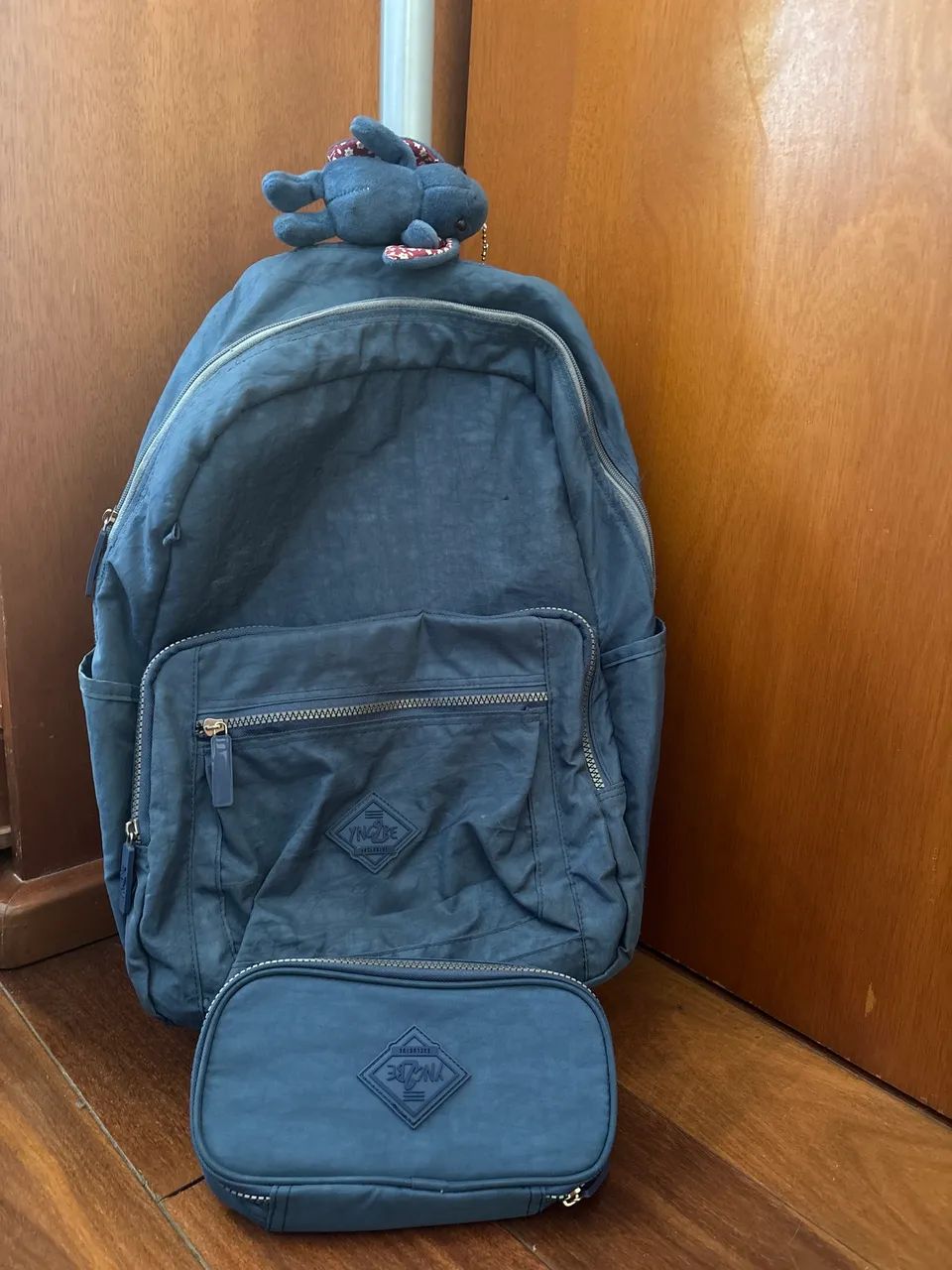 Mochila de rodinha com estojo