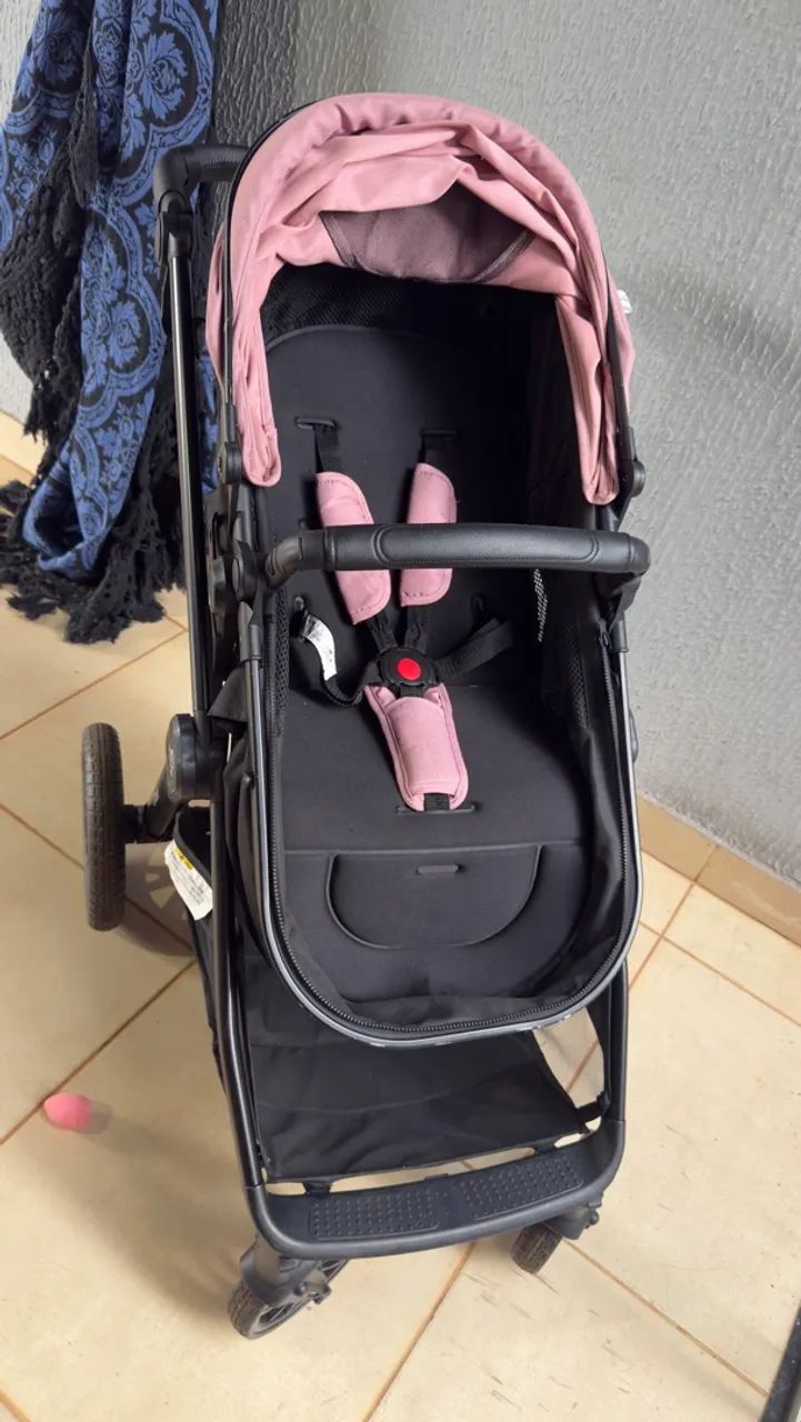 Carrinho de bebê com bebê conforto  - Foto 2