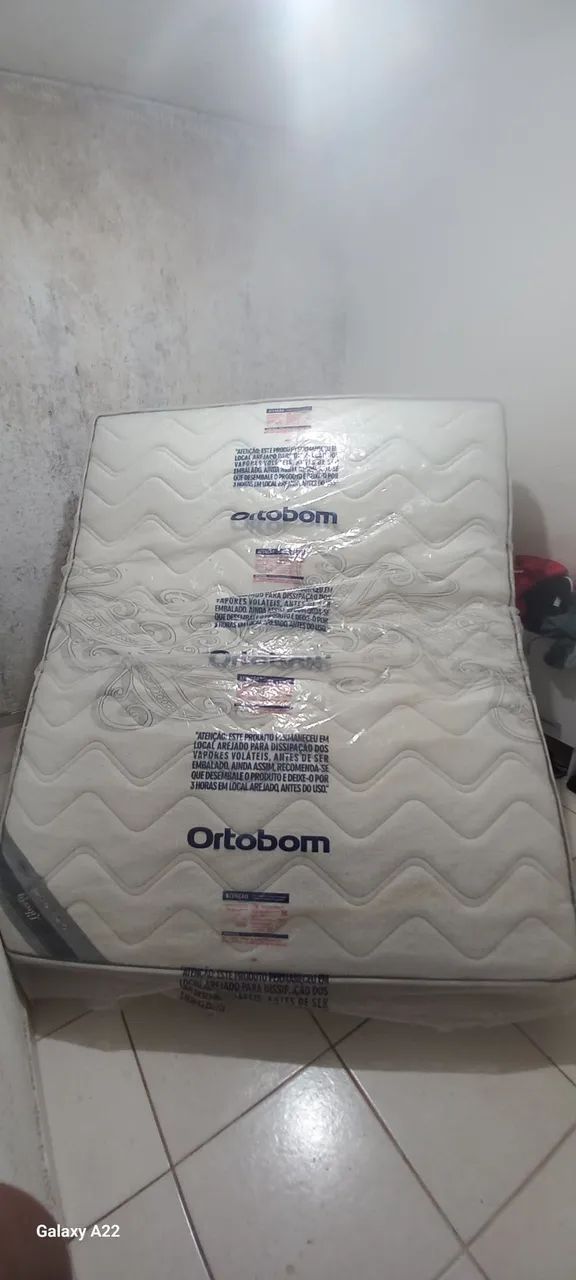 Vendo colchão Ortobom em ótimo Estado