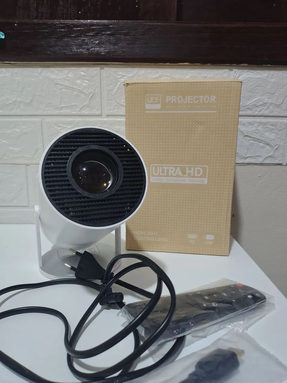 Projetor HY300 Magic Cub 4K