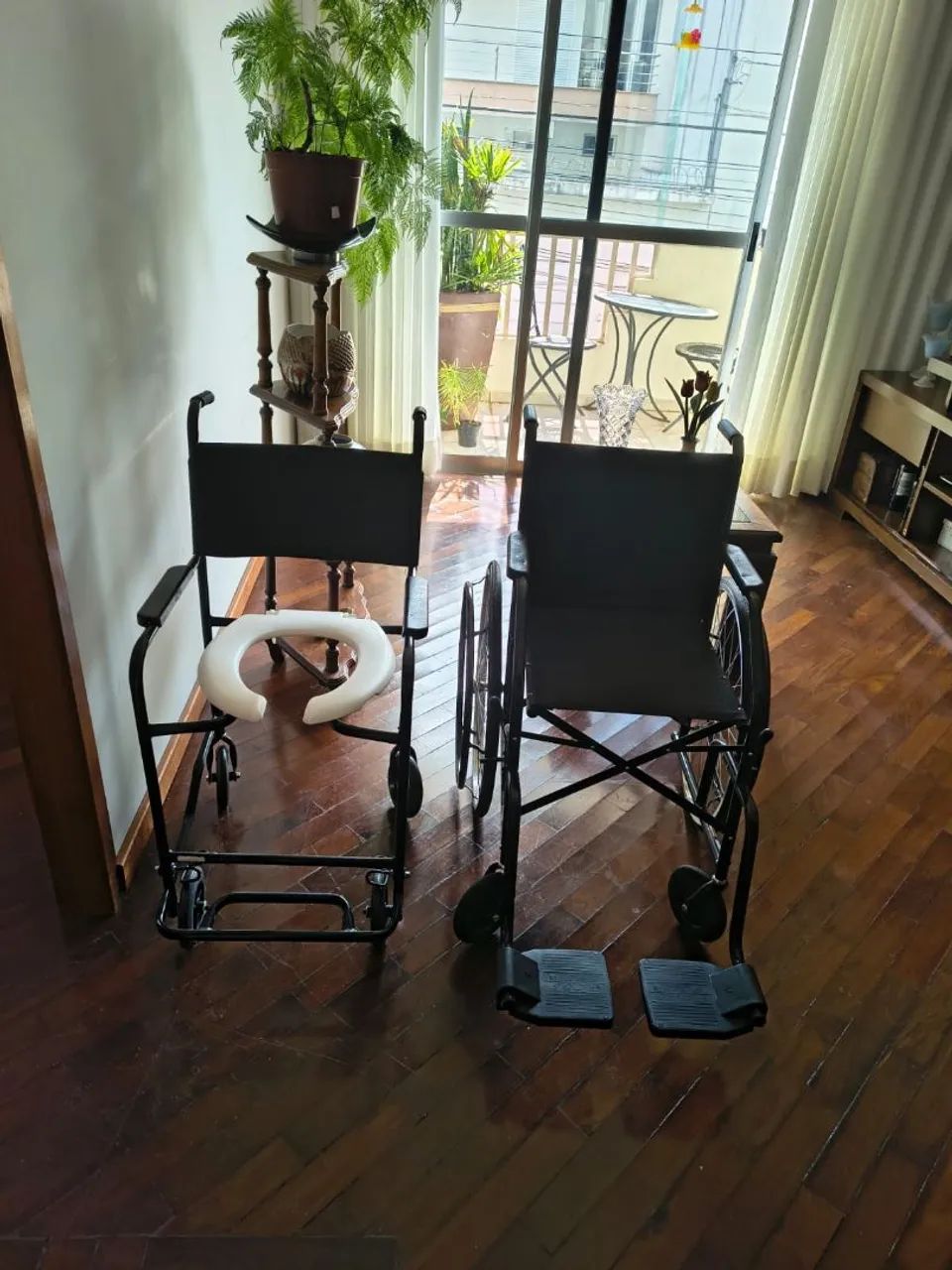 Cadeiras: de banho e de rodas - Foto 2