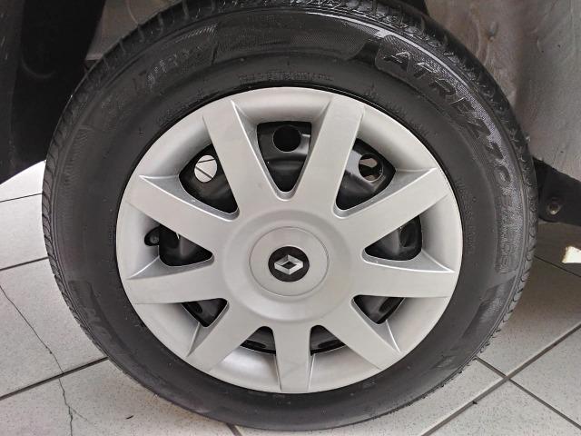 Sandero 2013 expression 1.0,impecável,90mkm,pneus novos,manual e chave copia - Foto 17