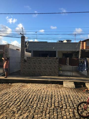 Casa com 03 quartos em Afogados