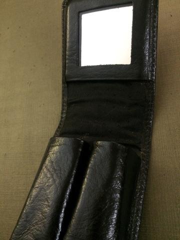 2 batons e espelho de couro - Foto 3