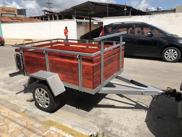 Reboque um eixo novo