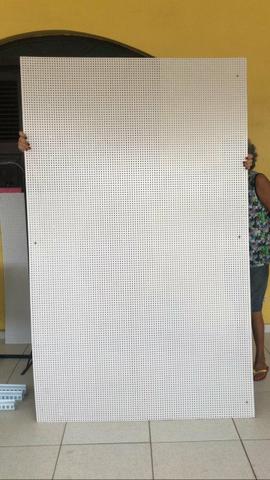 Painel expositor perfurado