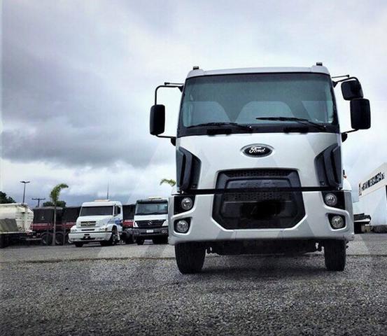 Ford Cargo 1519 ano 2013 R$112.300,00 - Foto 2