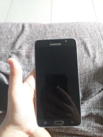 Celular com defeito