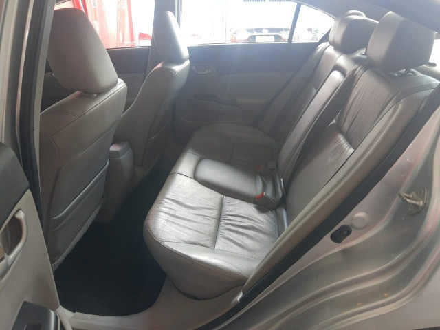 Civic 1.8 LXS Manual 15/16 (Veiculo possui passagem por leilão de financeira ) - Foto 9