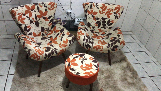 Duas cadeiras + Puff/ PARA VENDER LOGO - Foto 2