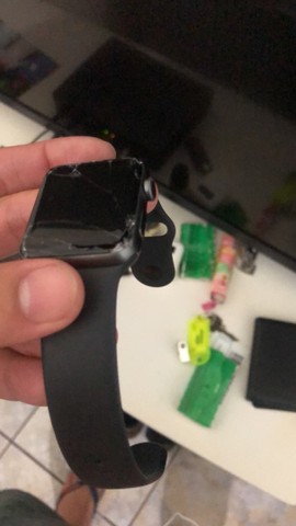 Apple Watch Series 3 42 mm com tela quebrada 