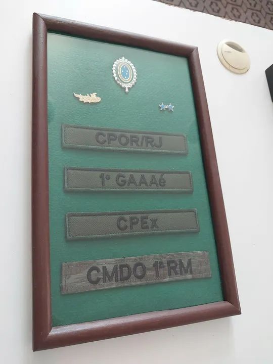 Dois Quadros Temáticos - Conjunto de Insígnias.Raridade!