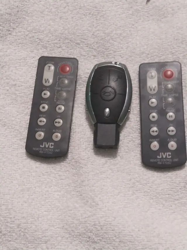 Dois controles JVC mod RM-V 705u  - Foto 5