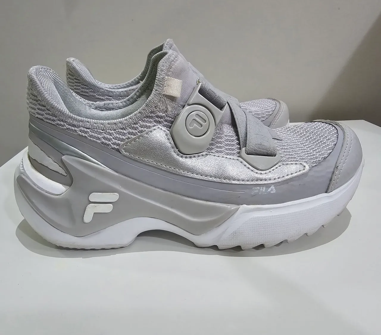 Tenis Feminino Fila n34 novinho