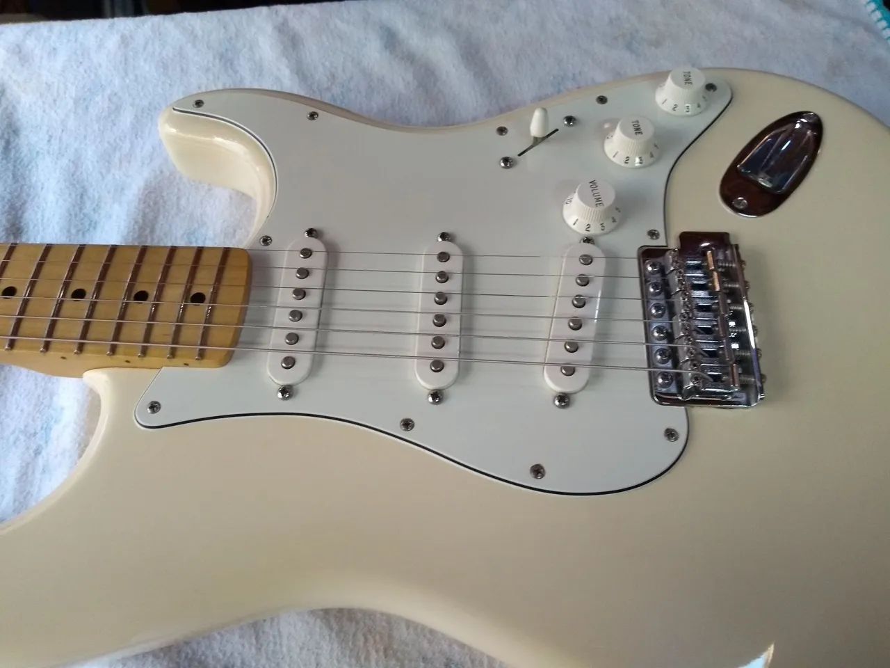 Guitarra Fender Stratocaster - mexicana - Foto 2
