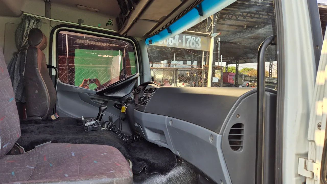 Atego 2425 2011 carroceria - Foto 4