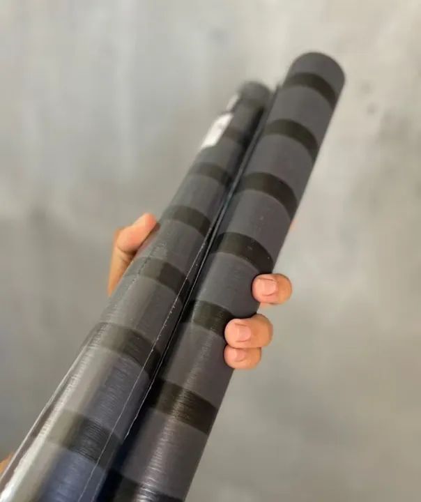 Papel de parede ripado preto 5metros x 45cm 50,00 o rolo 