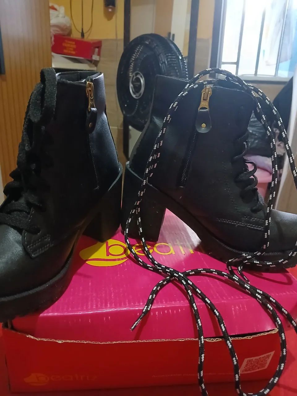 Bota preta de salto - Foto 3