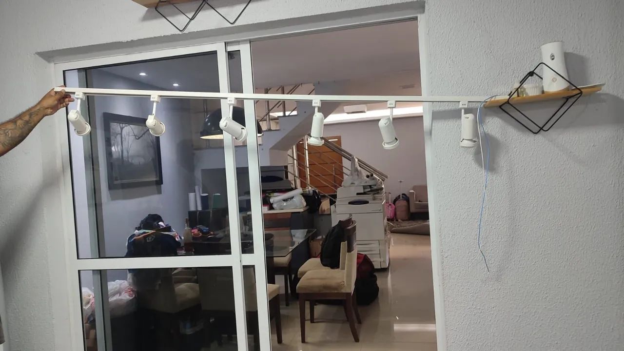 Trilho para Iluminação com 6 Lâmpadas