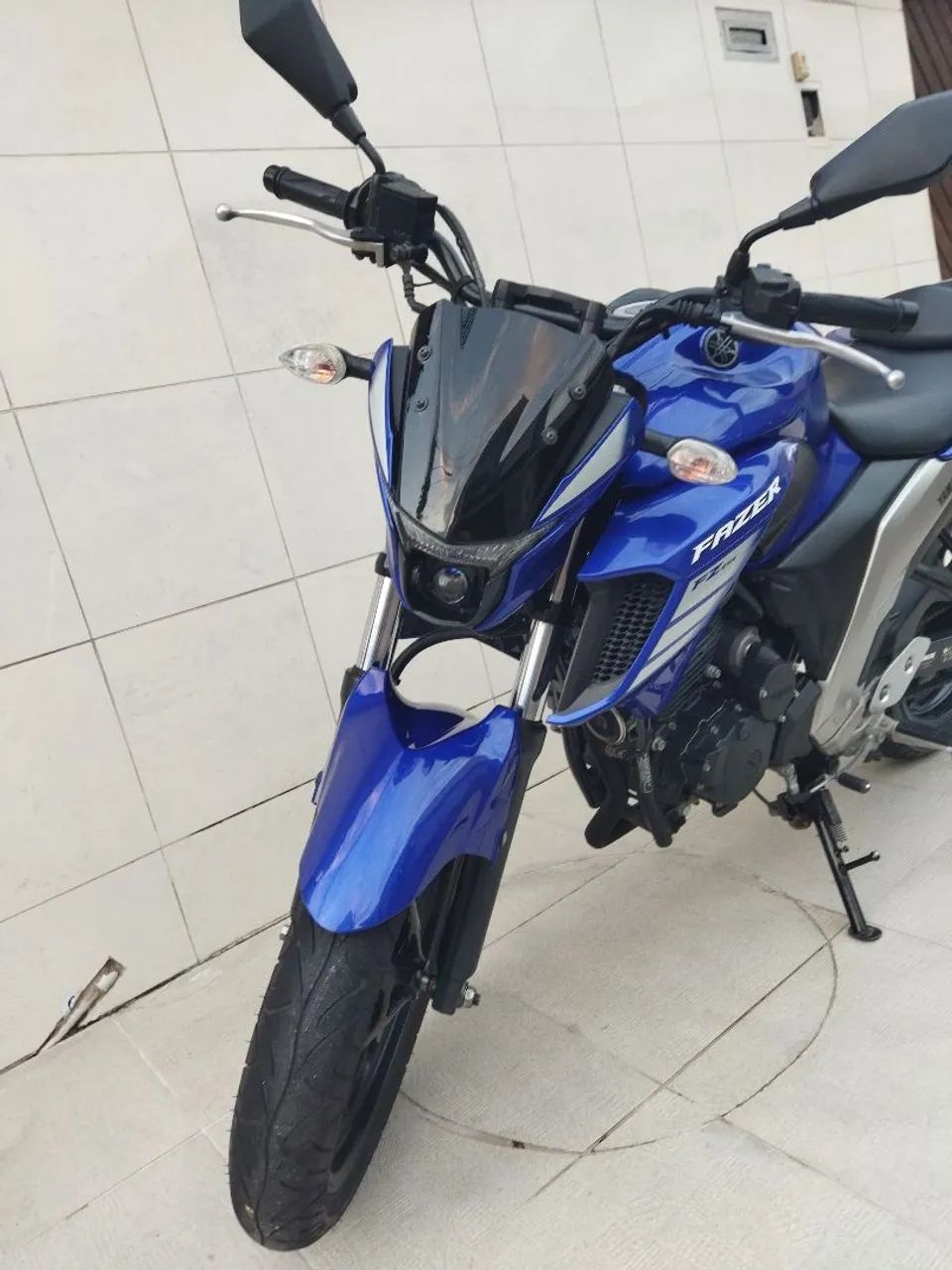 Fazer 250 ( FZ 25 ) 7.500 km , modelo 2023 ( Farol de LED ). - Foto 2