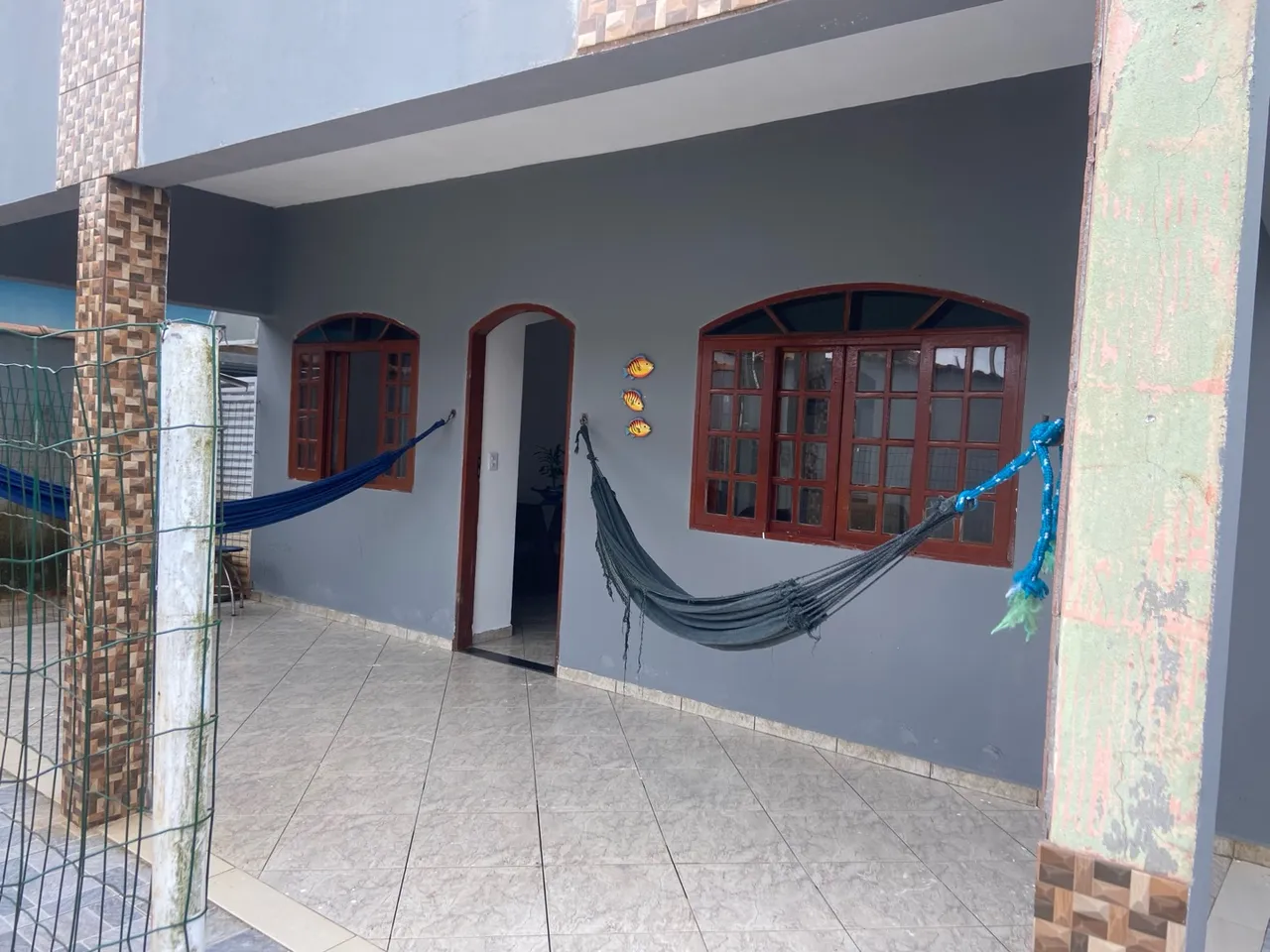 CASA COM PISCINA A 600M DA PRAIA - ENTRADA DE R$160 MIL + PARCELAS FIXAS - MONGAGUÁ/SP