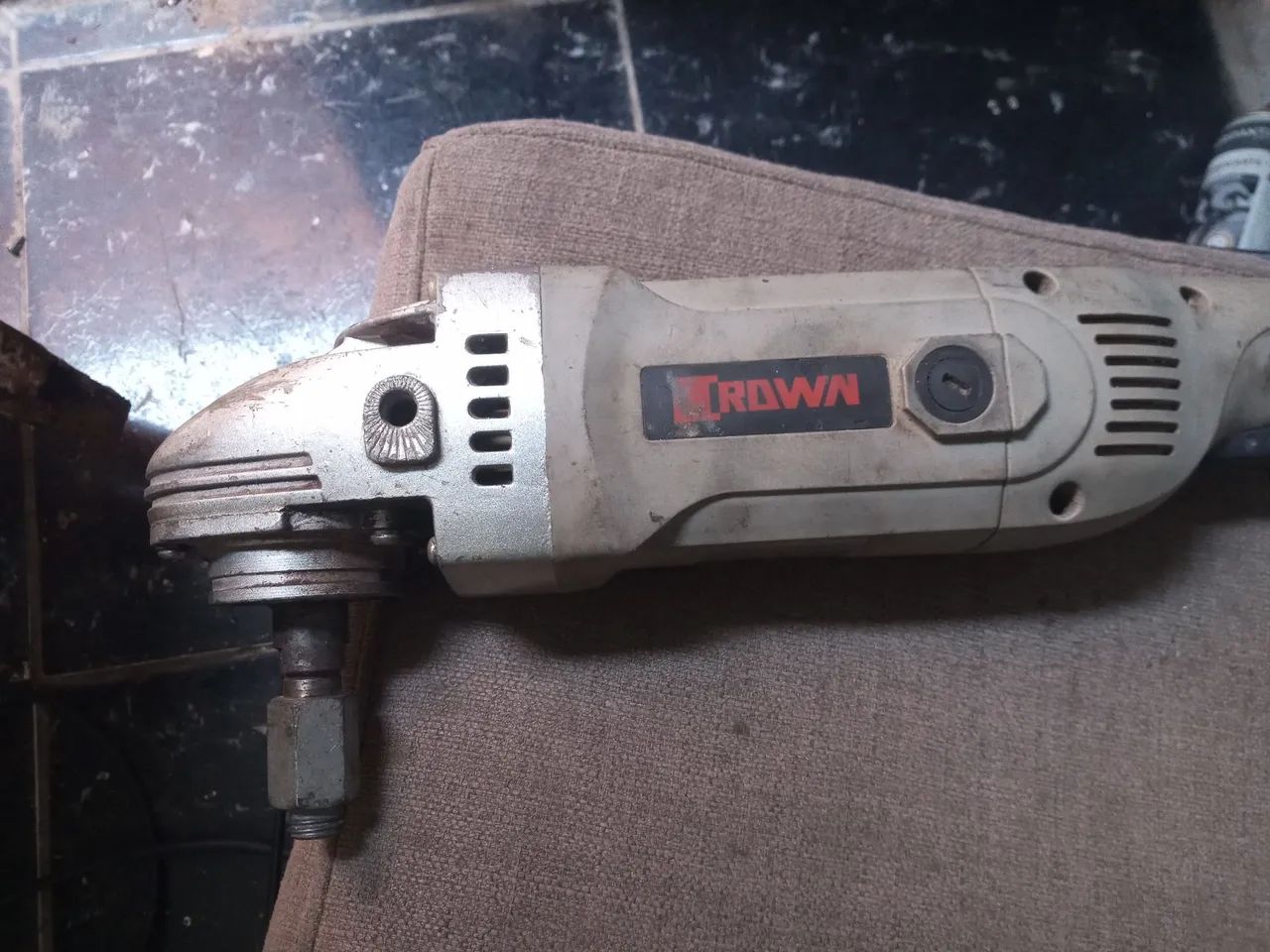 Esmerilhadeira Crown