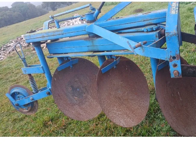 Arado para Trator 3 discos reversível - poucas horas de uso