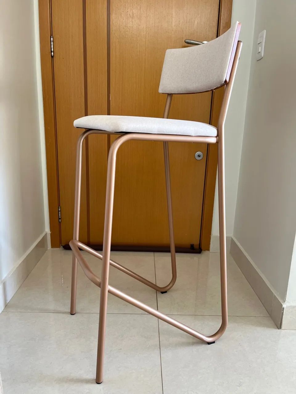 Kit 2 Banquetas altas metal rosa gold e assento linho