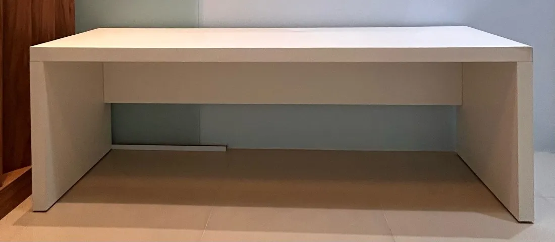 Móvel baixo branco de suporte