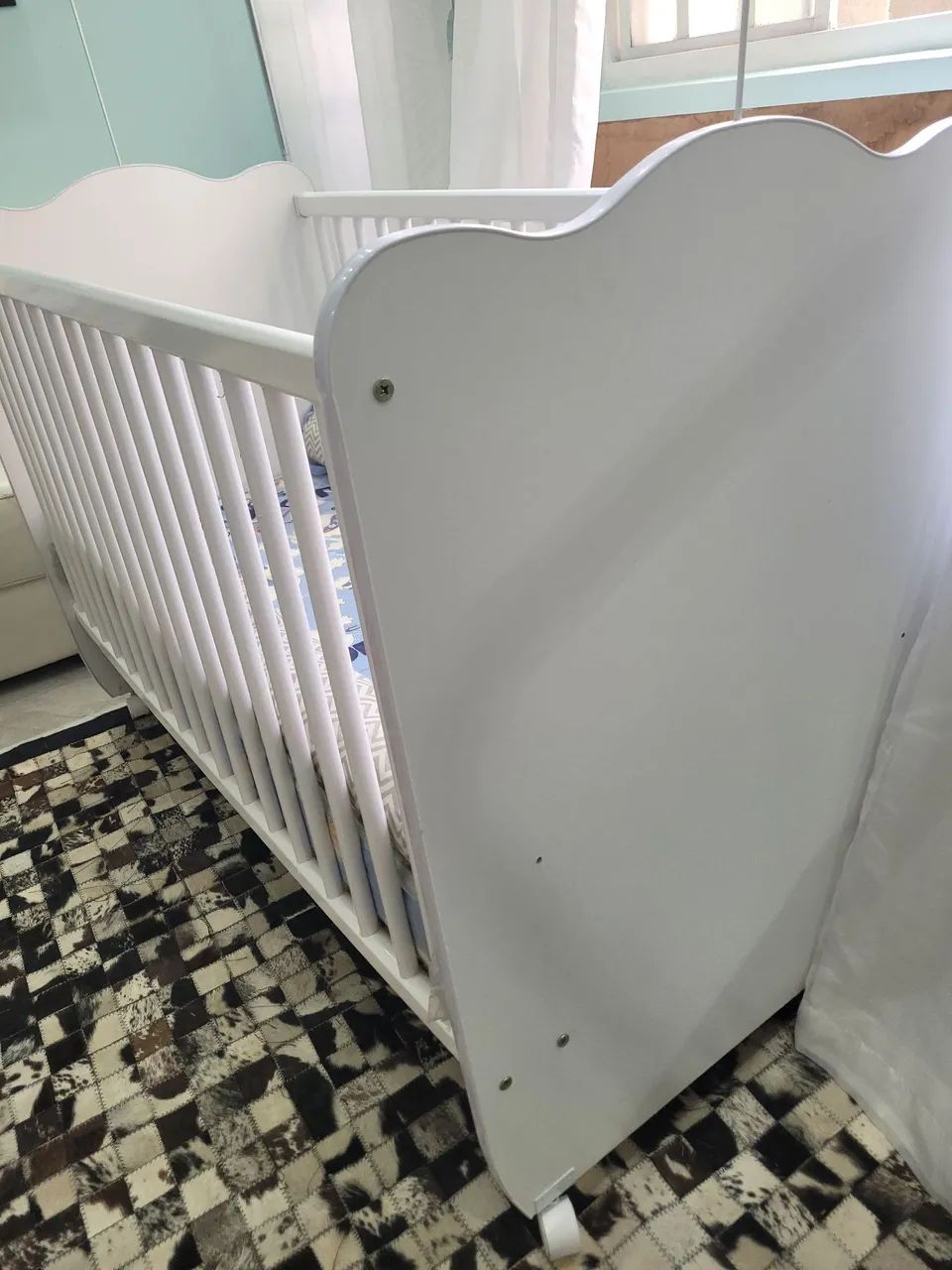 Berço Branco padrão americano com colchão sem uso - Foto 3