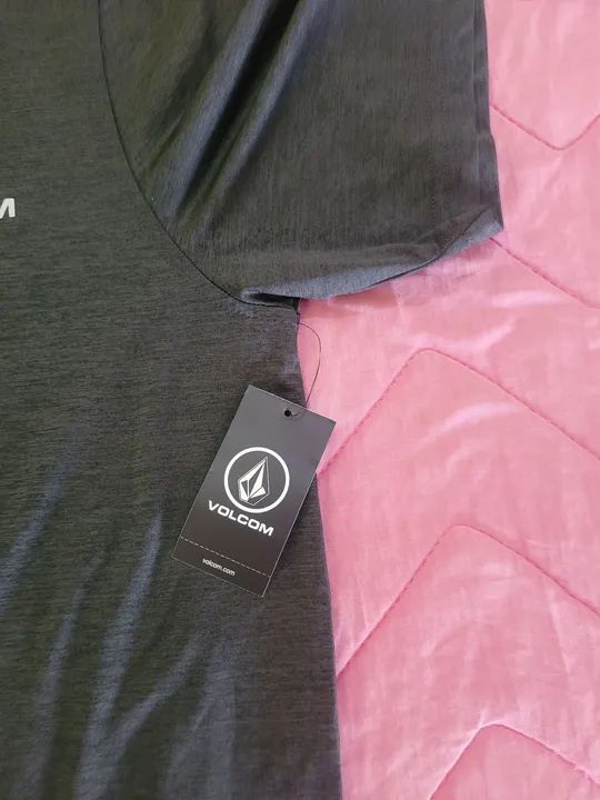 Camiseta Polo Volcom - Preta - Tamanho g comprado em Miami  - Foto 2