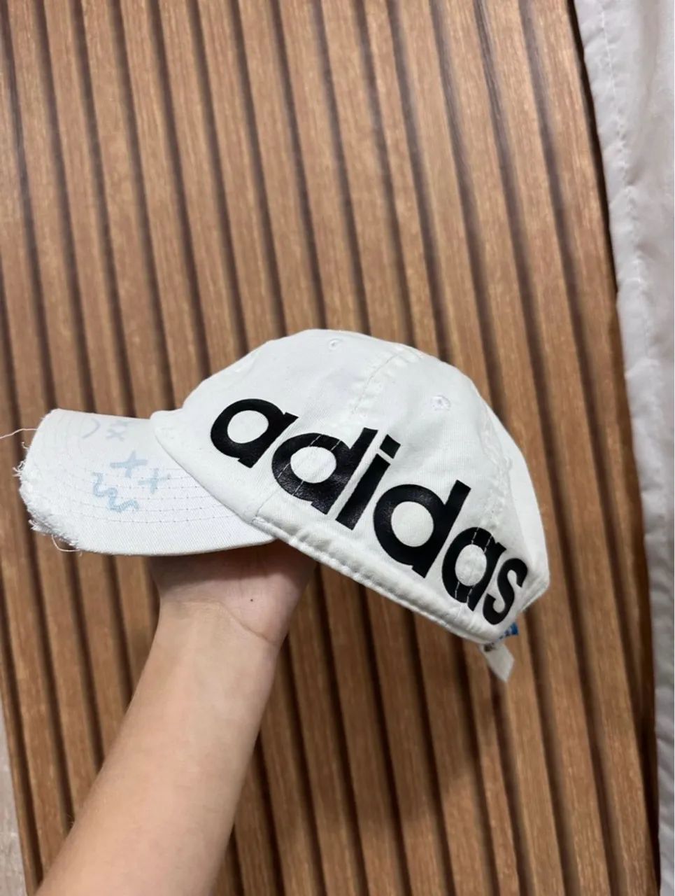 boné da adidas branco