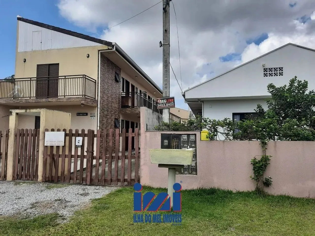 Casa 2 quartos e 6 kitnets próximo ao mar