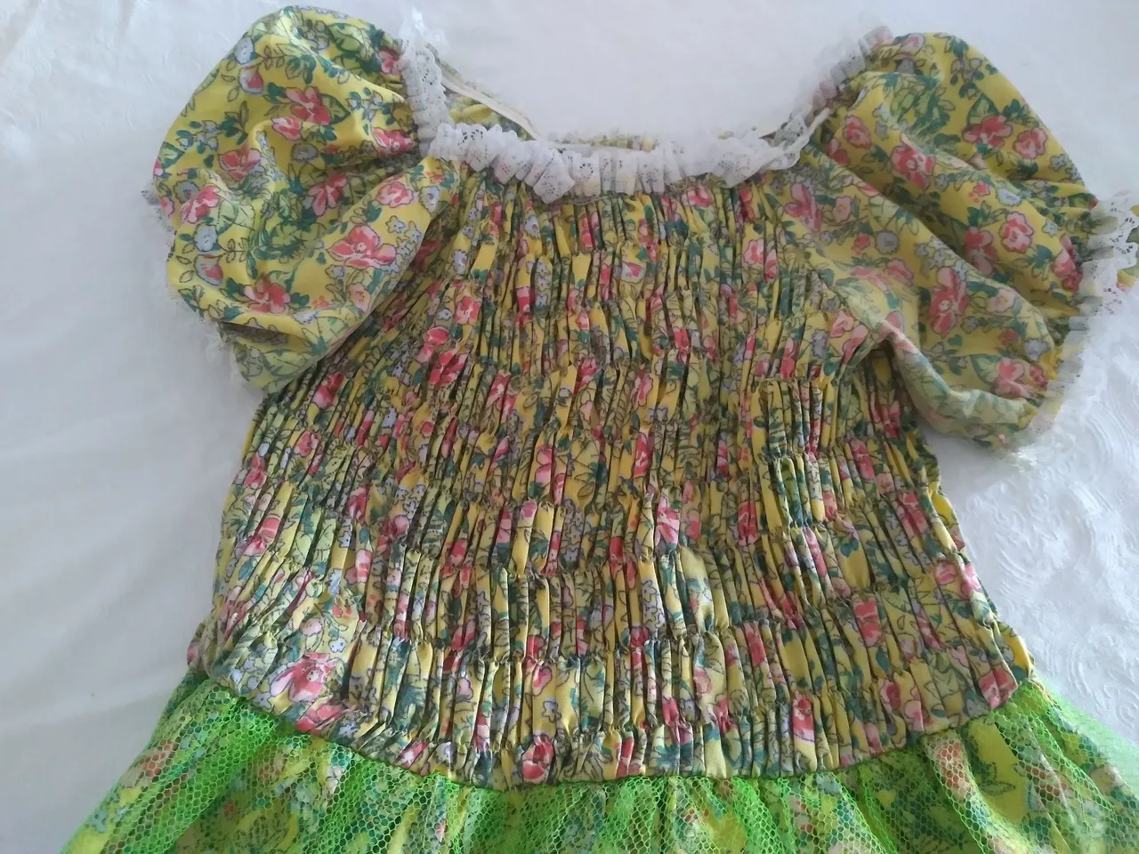 Vestido Infantil Floral com Detalhes em Renda